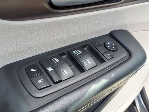 Used 2023 Chrysler Voyager LX FWD image 17