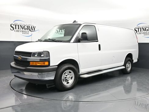 Used 2024 Chevrolet Express 2500 w/ Driver Convenience Package RWD image 4
