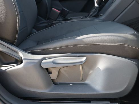 Used 2024 Volkswagen Taos SE image 33