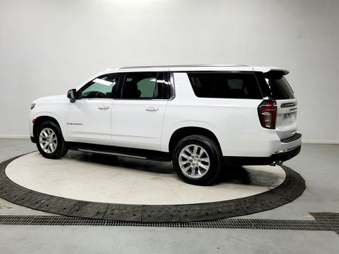 Used 2023 Chevrolet Suburban Premier image 5