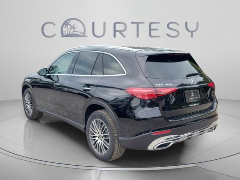Used 2026 Mercedes-Benz GLC 300 image 2
