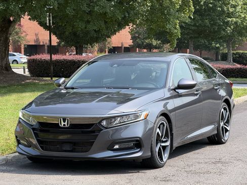 Used 2018 Honda Accord Sport image 2