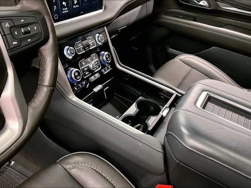 Used 2023 GMC Yukon XL Denali w/ Denali Reserve Package AWD/4WD image 17