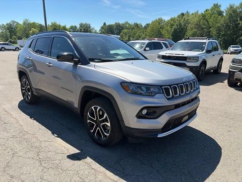 Used 2023 Jeep Compass Limited w/ Sun and Sound Group AWD/4WD image 9
