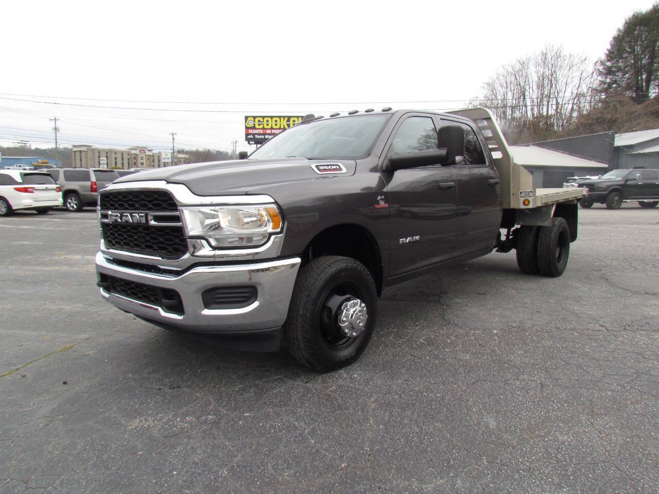 Used 2019 RAM 3500 Tradesman w/ Chrome Appearance Group AWD/4WD image 3
