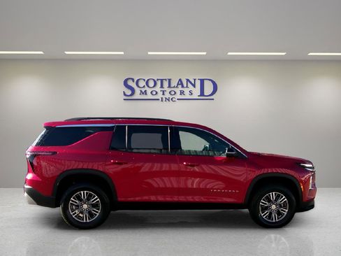 Used 2025 Chevrolet Traverse LT image 5