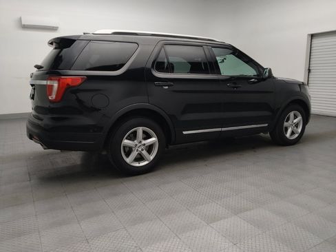 Used 2018 Ford Explorer XLT image 11