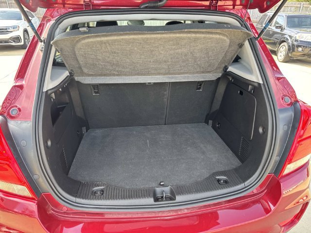 Used 2019 Chevrolet Trax LT w/ LT Convenience Package FWD image 8