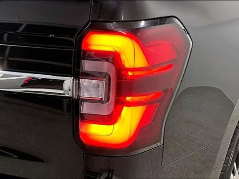 Used 2024 Ford Expedition Limited image 25