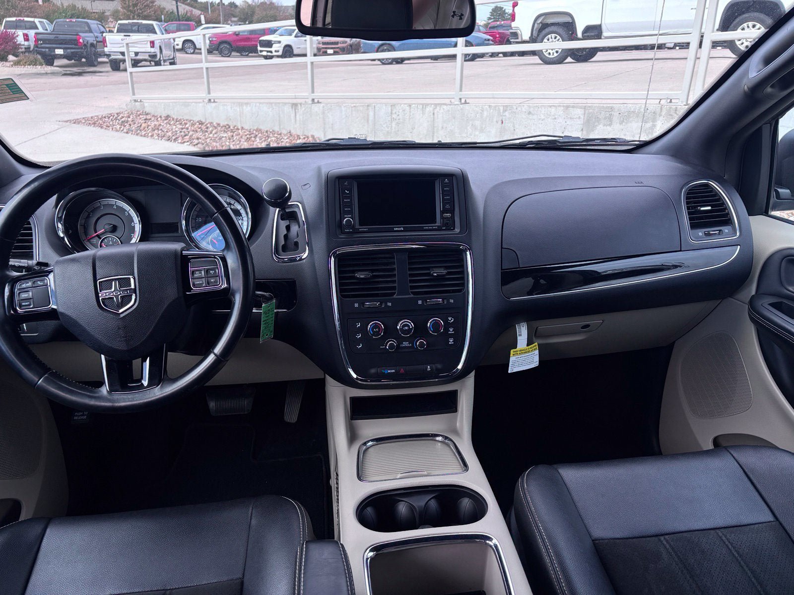 Used 2019 Dodge Grand Caravan SXT FWD image 13