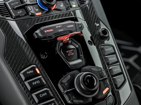 Used 2019 Lamborghini Aventador SVJ image 45