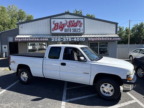 Used 2000 Chevrolet Silverado 1500 4x4 Extended Cab image 1