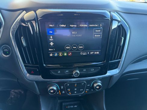 Used 2023 Chevrolet Traverse LT image 10