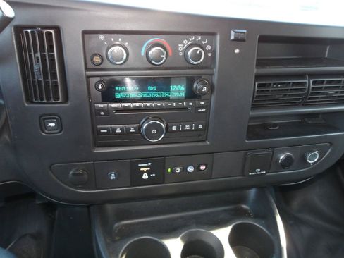 Used 2016 Chevrolet Express 3500 RWD image 18