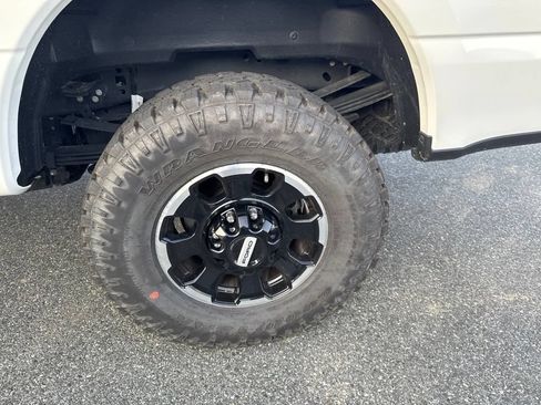 Used 2026 Ford F350 Platinum w/ Tremor Off-Road Package AWD/4WD image 9