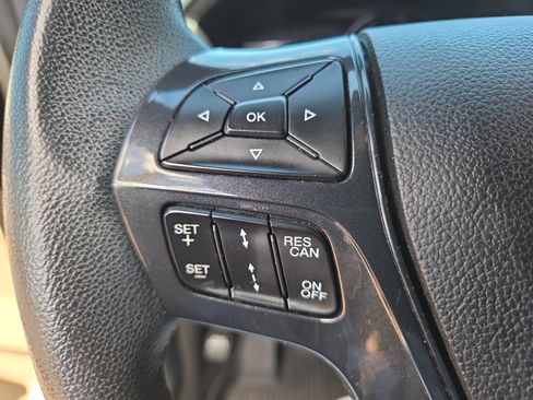 Used 2018 Ford Explorer XLT w/ Equipment Group 202A AWD/4WD image 26