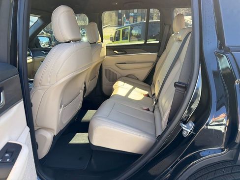 Used 2023 Jeep Grand Cherokee Limited image 25