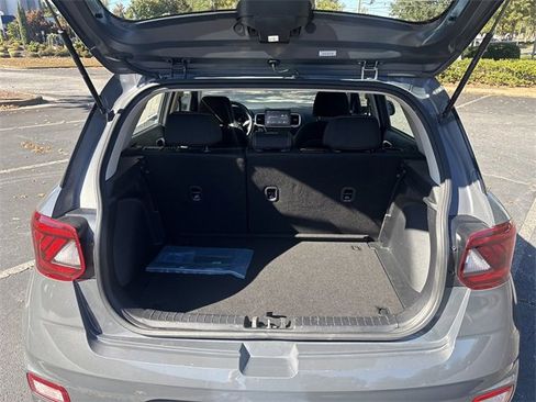 Used 2024 Hyundai Venue SEL image 16