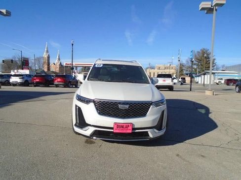 Used 2022 Cadillac XT6 Premium Luxury w/ Technology Package image 2