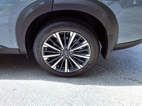 New 2026 Nissan Pathfinder Platinum FWD image 8