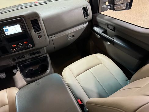 Used 2018 Nissan NV 3500 SL RWD image 48