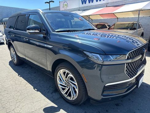 Certified 2025 Lincoln Navigator Reserve AWD/4WD image 7