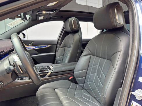 Used 2023 BMW 760i xDrive w/ Executive Package AWD/4WD image 48