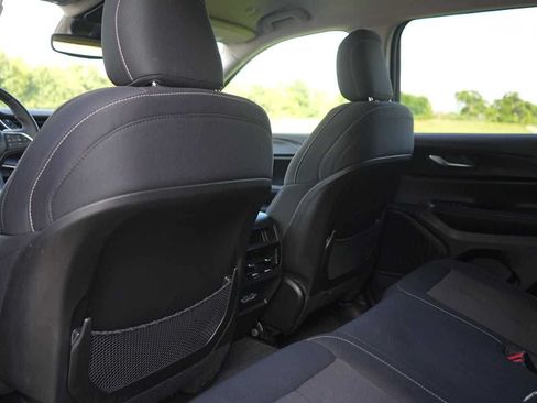 Used 2024 Jeep Grand Cherokee Laredo RWD image 13