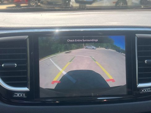 Used 2023 Chrysler Pacifica Touring-L FWD image 32