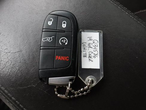 Used 2019 Jeep Grand Cherokee Overland AWD/4WD image 38