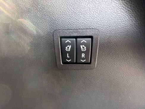 Used 2020 Buick Enclave Avenir w/ Avenir Technology Package AWD/4WD image 25