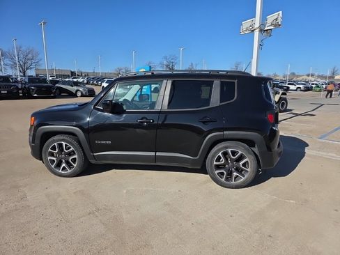 Used 2017 Jeep Renegade Latitude w/ Popular Equipment Group image 8