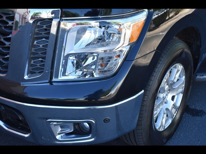 Used 2018 Nissan Titan SV w/ SV Convenience Package RWD image 45