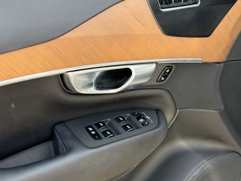 Used 2023 Volvo XC90 B6 Plus image 23