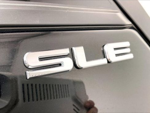 Used 2020 GMC Terrain SLE w/ Driver Convenience Package image 3