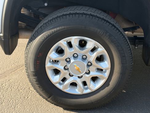 Used 2024 Chevrolet Silverado 2500 LTZ w/ LTZ Convenience Package AWD/4WD image 10