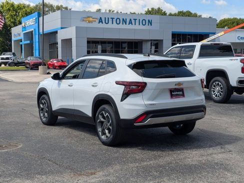 New 2026 Chevrolet Trax LT w/ Sunroof Package FWD image 9