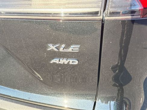 Used 2025 Toyota Corolla Cross XLE image 32