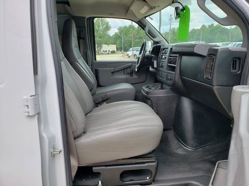 Used 2017 Chevrolet Express 2500 RWD image 16