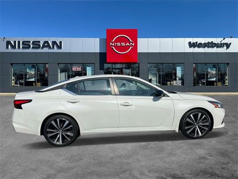 Used 2022 Nissan Altima 2.5 SR image 5