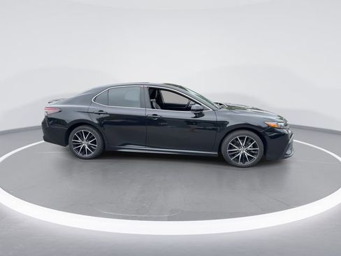Used 2021 Toyota Camry SE w/ Convenience Package FWD image 9