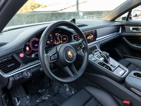 Certified 2023 Porsche Panamera Platinum Edition image 4