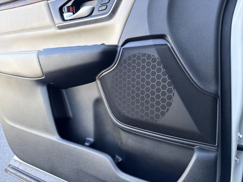 Used 2018 Honda CR-V Touring image 17