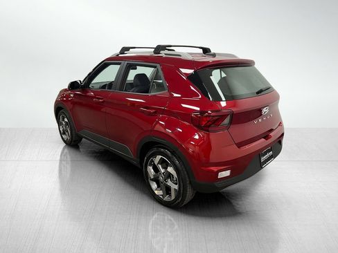 Used 2025 Hyundai Venue Limited image 8