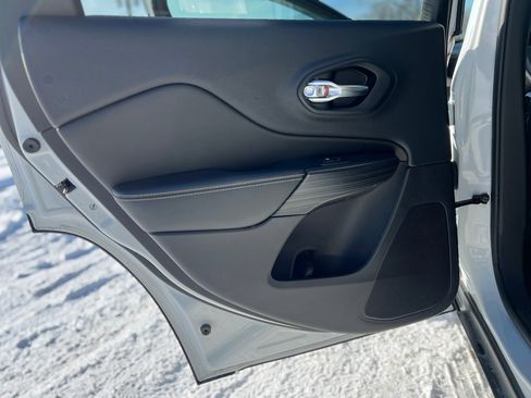 Used 2016 Jeep Cherokee Limited image 35