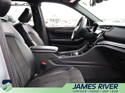 Used 2024 Jeep Grand Cherokee L Laredo AWD/4WD image 9