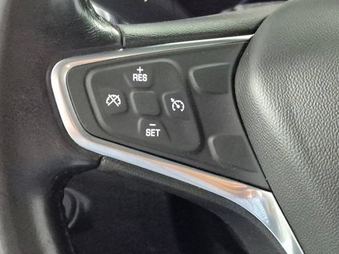 Used 2018 Chevrolet Equinox LT FWD image 12