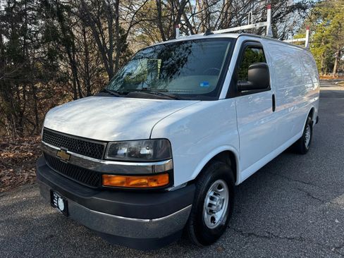 Used 2018 Chevrolet Express 2500 w/ Driver Convenience Package image 4