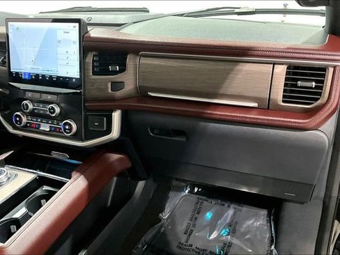 Used 2024 Ford Expedition Limited AWD/4WD image 34