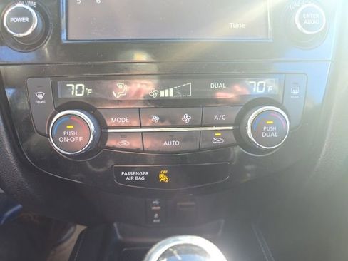 Used 2017 Nissan Rogue Sport SL image 19